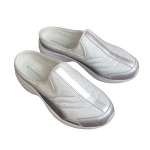 Vibrant Martha Stewart Traveltime Clogs Wallpaper Photography Vibrant Martha Stewart Traveltime Clogs Wallpaper Photography